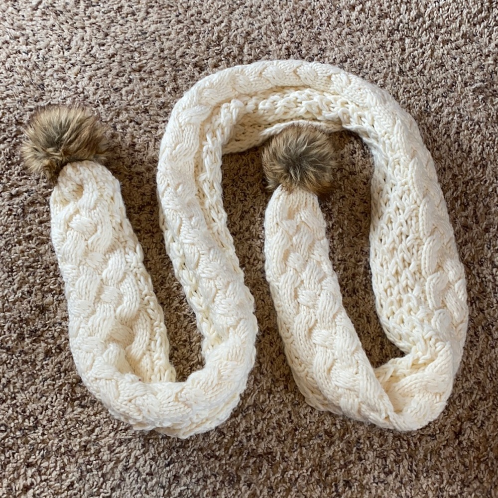 OSFM Faux Fur Pom Pom Scarf